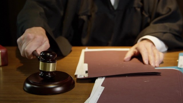 ביטול פסק דין מחובת הצדק - מה משמעות הטענה ומתי להשתמש בה? ביטול פסק דין מחובת הצדק על ידי שופט